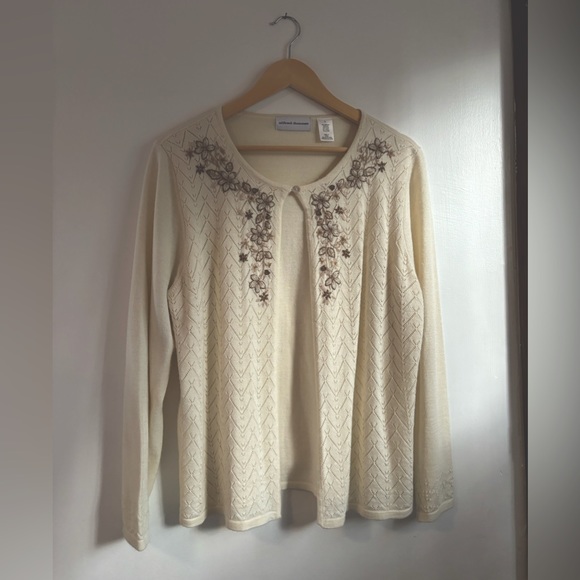 Alfred Dunner Tops - Alfred dunner embroidered cardigan sweater